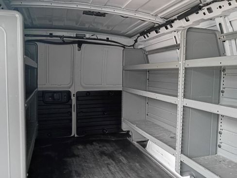Used 2017 Chevrolet Express 2500 RWD image 21
