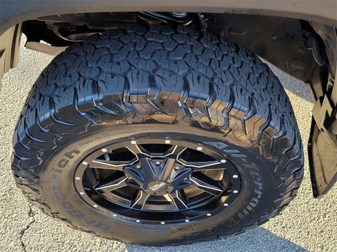 Used 2021 Toyota Tacoma TRD Off-Road w/ TRD Premium Off Road Package image 4