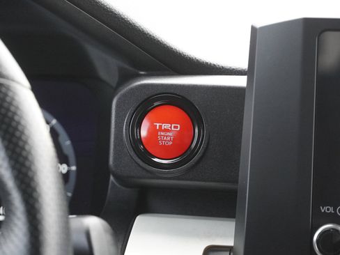 Used 2024 Toyota Tacoma TRD Off-Road image 31