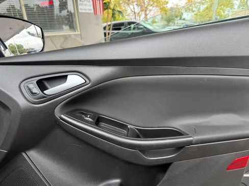 Used 2018 Ford Focus SE image 19