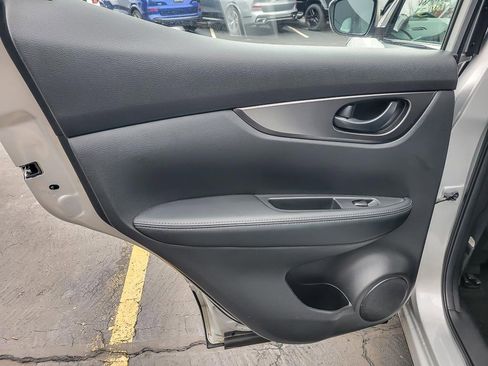 Used 2020 Nissan Rogue Sport S image 18