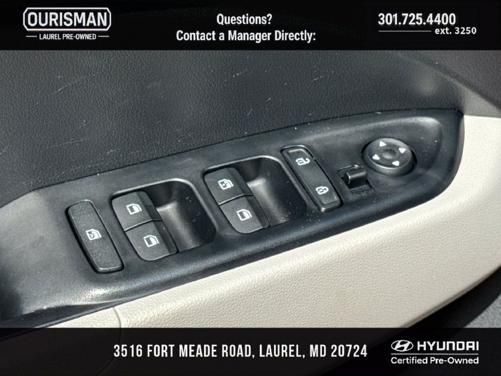 Certified 2025 Hyundai Venue SEL FWD image 8