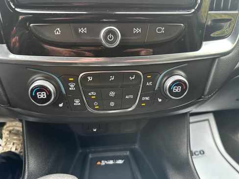 Used 2023 Chevrolet Traverse LT AWD/4WD image 18