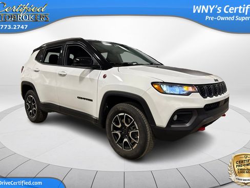 Used 2025 Jeep Compass Trailhawk w/ Trailer Tow Group image 3
