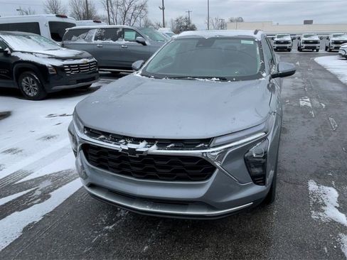 New 2026 Chevrolet Trax LT w/ Sunroof Package image 5