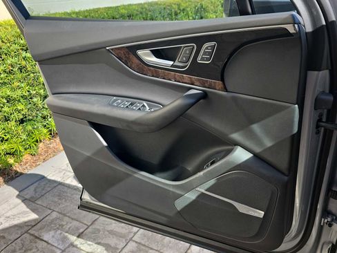 Used 2018 Audi Q7 3.0T Prestige w/ Prestige Package image 18