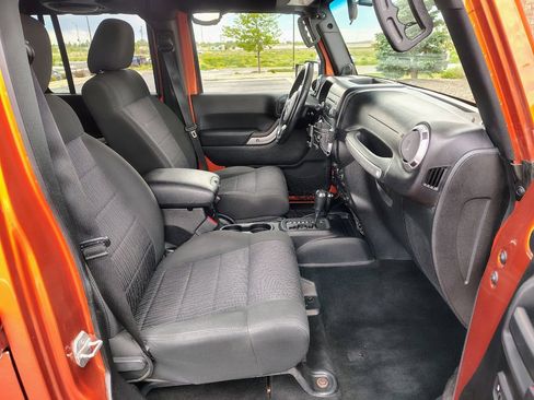 Used 2011 Jeep Wrangler Unlimited Sahara w/ Dual Top Group AWD/4WD image 21