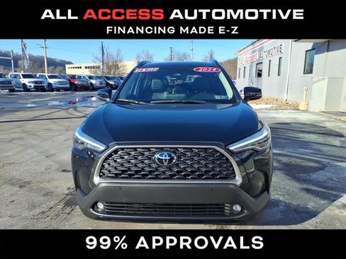 Used 2024 Toyota Corolla Cross XLE image 4