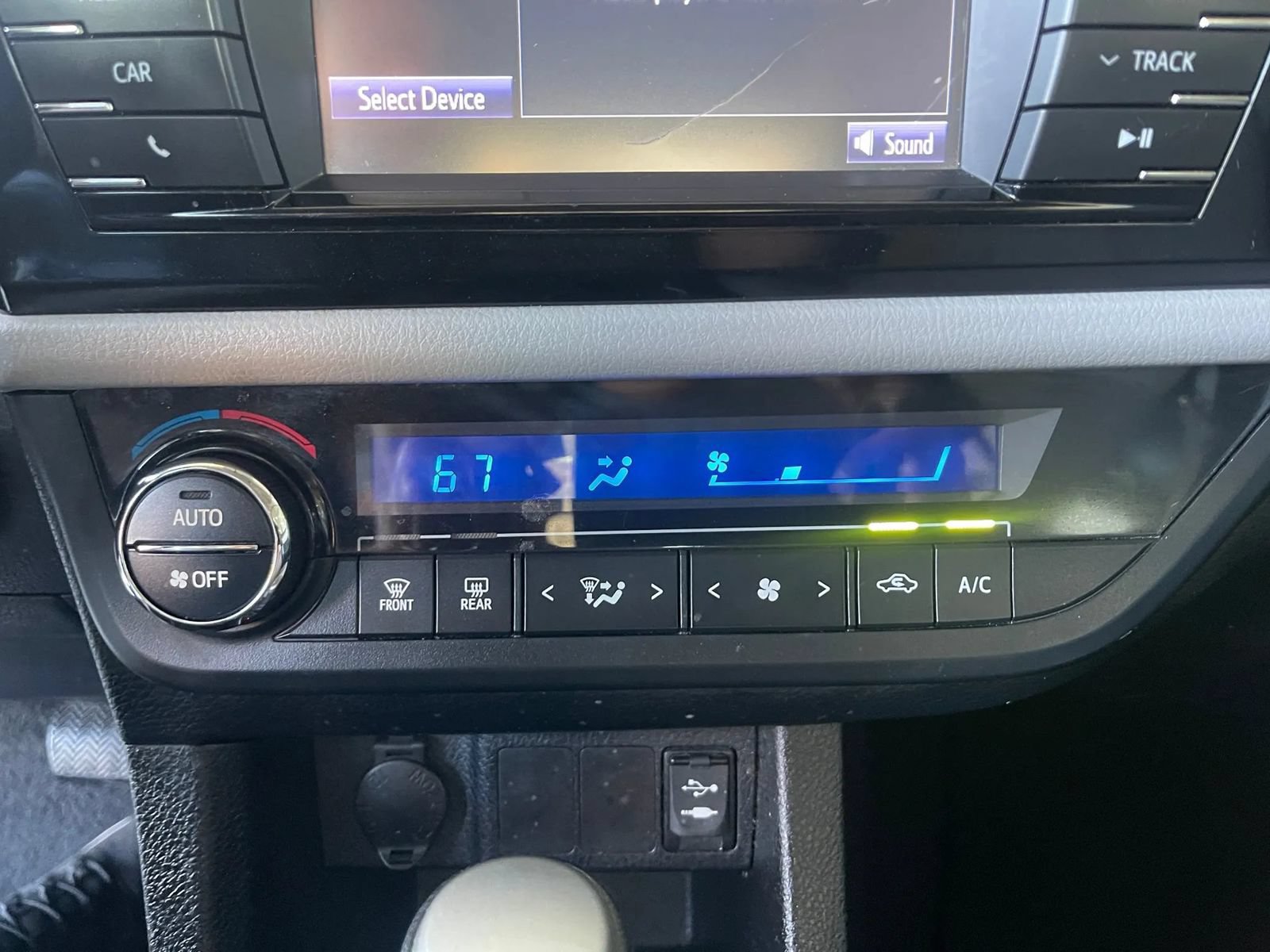 Used 2014 Toyota Corolla LE FWD image 38