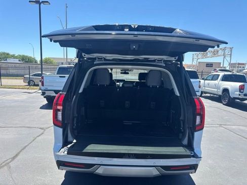 Used 2025 Ford Expedition Platinum AWD/4WD image 5