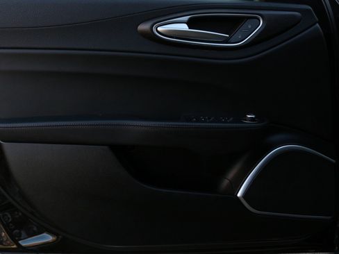 Used 2021 Alfa Romeo Giulia Ti w/ Nero Edizione image 20