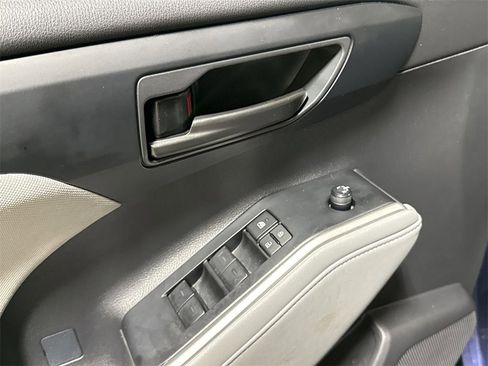 Used 2023 Toyota Highlander LE image 20