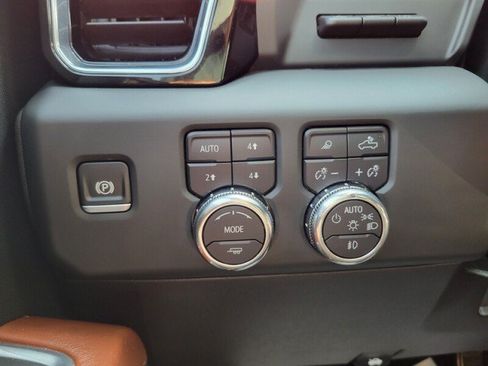 Used 2024 GMC Sierra 3500 Denali Ultimate AWD/4WD image 22