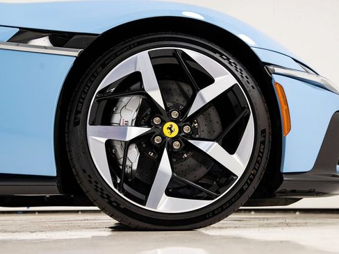 Certified 2025 Ferrari 12Cilindri RWD image 22