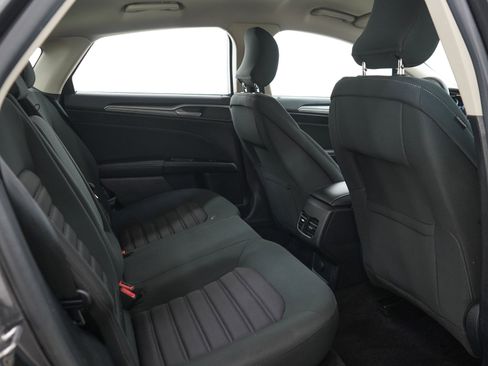 Used 2017 Ford Fusion SE w/ Fusion SE Technology Package FWD image 12