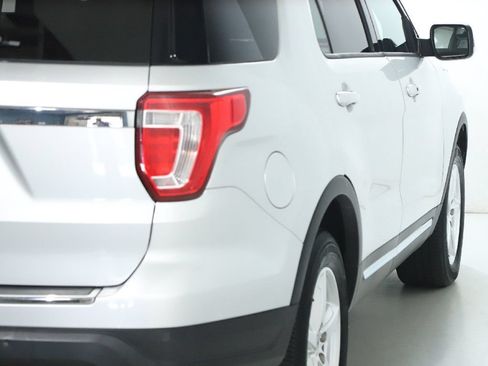 Used 2018 Ford Explorer XLT w/ Equipment Group 202A FWD image 48