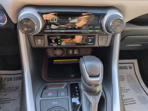 Certified 2020 Toyota RAV4 Limited AWD/4WD image 18