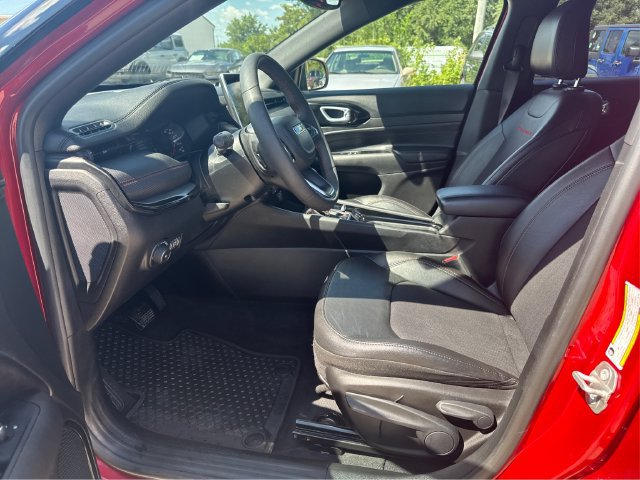 Used 2025 Jeep Compass Trailhawk w/ Trailer Tow Group AWD/4WD image 9