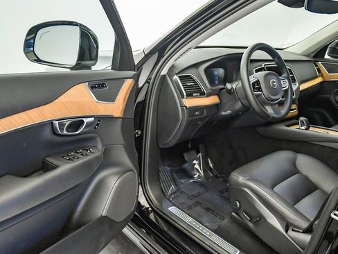 Certified 2025 Volvo XC90 B6 Plus image 24