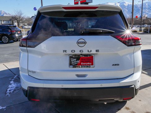 Used 2025 Nissan Rogue SV image 7