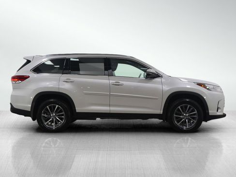 Used 2019 Toyota Highlander XLE image 6