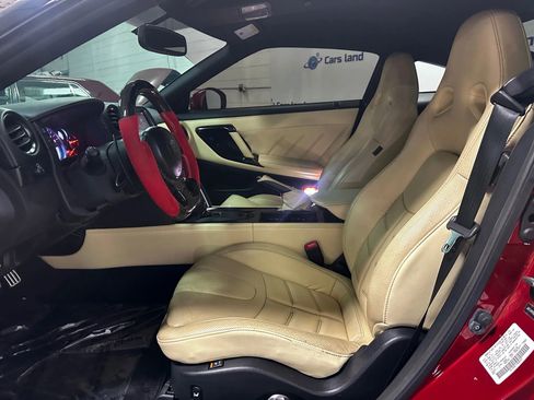 Used 2015 Nissan GT-R Premium image 10