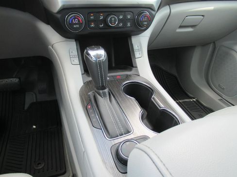 Used 2019 GMC Acadia SLT FWD image 25