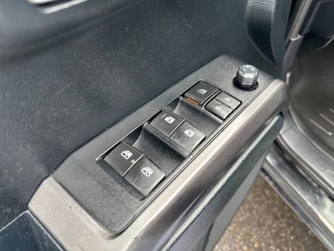 Used 2017 Toyota Tacoma TRD Off-Road image 11