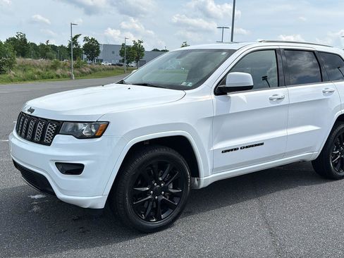 Used 2021 Jeep Grand Cherokee Laredo X AWD/4WD image 13