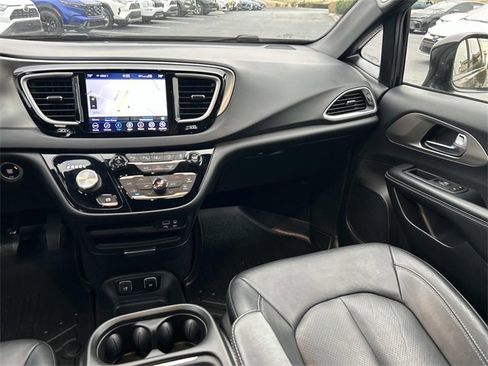 Used 2020 Chrysler Pacifica Touring-L w/ Advanced Safetytec Group image 18