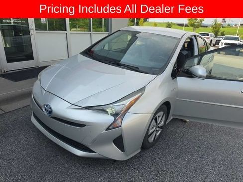 Used 2016 Toyota Prius Four FWD image 8