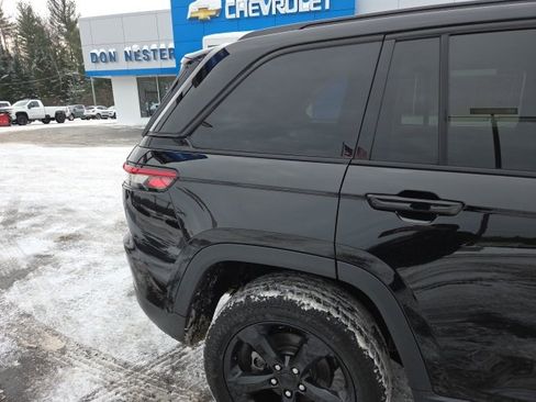 Used 2023 Jeep Grand Cherokee Altitude image 27