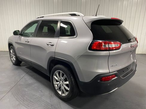 Used 2018 Jeep Cherokee Limited image 3
