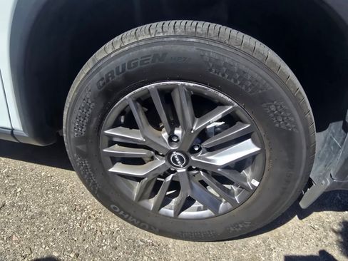 Used 2024 Nissan Rogue S AWD/4WD image 10