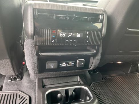 Used 2023 Jeep Wagoneer Series II w/ Advanced All Terrain Group AWD/4WD image 27