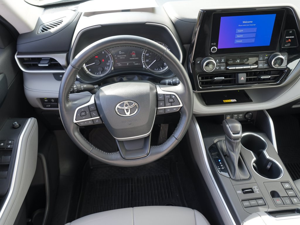 Used 2023 Toyota Highlander XLE AWD/4WD image 21