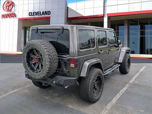 Used 2017 Jeep Wrangler Unlimited Sahara AWD/4WD image 7