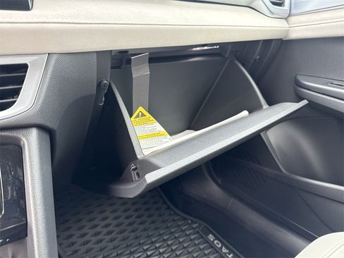 New 2025 Volkswagen Taos SE image 41