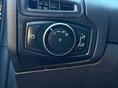 Used 2016 Ford Focus SE w/ SE Cold Weather Package image 15