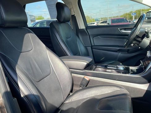 Used 2019 Ford Edge Titanium FWD image 28