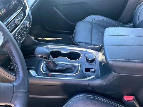 Used 2023 Chevrolet Traverse LT image 15