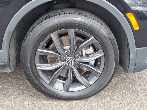 Certified 2022 Volkswagen Tiguan SE image 8