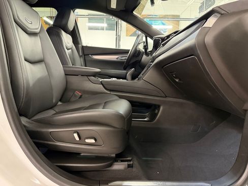 Used 2023 Cadillac XT5 Luxury FWD image 32
