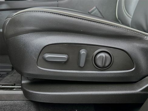 Used 2023 Chevrolet Traverse Premier image 22