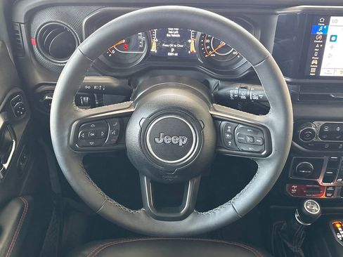 Used 2025 Jeep Wrangler Unlimited Rubicon AWD/4WD image 21