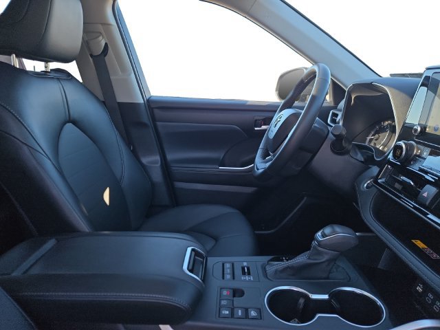 Certified 2026 Toyota Highlander XLE AWD/4WD image 16