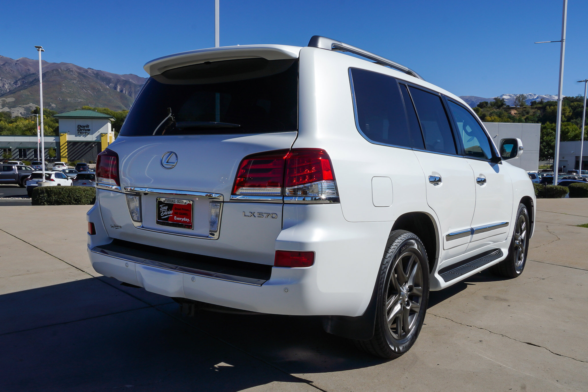 Used 2015 Lexus LX 570 4WD w/ Luxury Package image 13