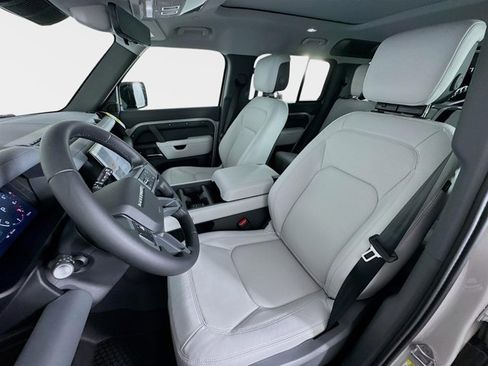 New 2026 Land Rover Defender 110 X-Dynamic SE image 11