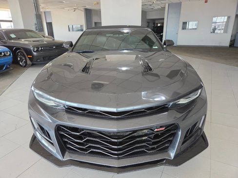 Used 2016 Chevrolet Camaro SS image 2
