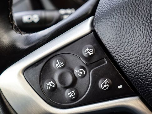 Used 2023 GMC Terrain SLT image 25